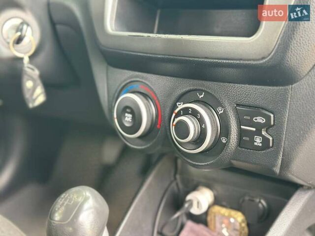 Серый Киа Рио, объемом двигателя 1.4 л и пробегом 190 тыс. км за 7100 $, фото 11 на Automoto.ua