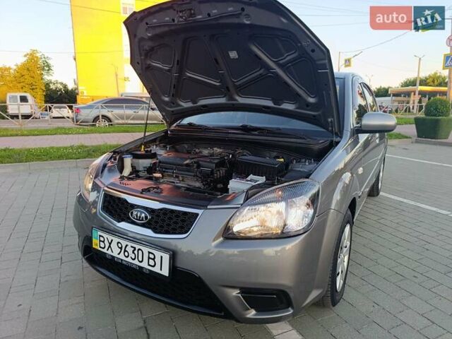 Серый Киа Рио, объемом двигателя 1.4 л и пробегом 199 тыс. км за 5900 $, фото 14 на Automoto.ua