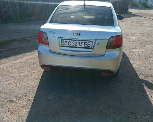 Серый Киа Рио, объемом двигателя 1.4 л и пробегом 278 тыс. км за 3000 $, фото 4 на Automoto.ua