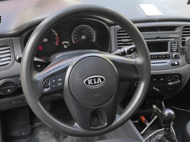 Сірий Кіа Ріо, об'ємом двигуна 1.4 л та пробігом 215 тис. км за 5200 $, фото 4 на Automoto.ua