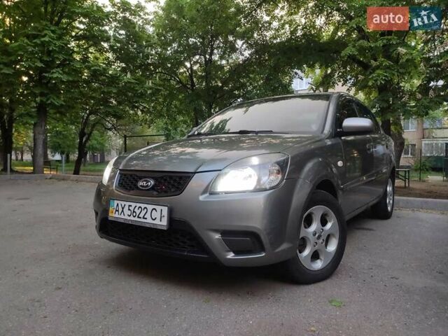 Серый Киа Рио, объемом двигателя 1.4 л и пробегом 226 тыс. км за 5200 $, фото 16 на Automoto.ua