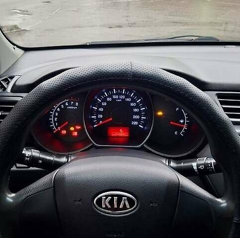 Сірий Кіа Ріо, об'ємом двигуна 1.4 л та пробігом 243 тис. км за 5700 $, фото 9 на Automoto.ua