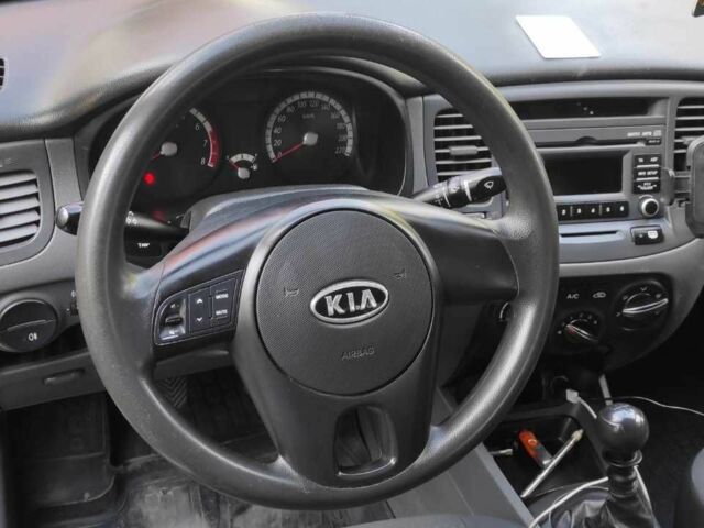 Сірий Кіа Ріо, об'ємом двигуна 1.4 л та пробігом 215 тис. км за 4994 $, фото 8 на Automoto.ua