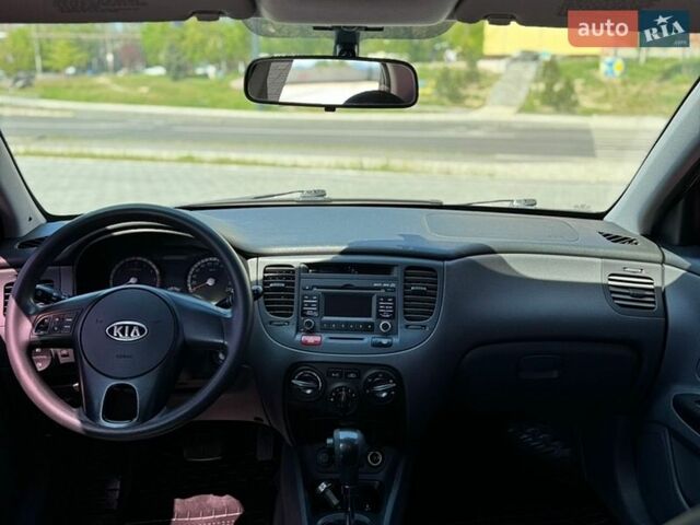 Серый Киа Рио, объемом двигателя 1.4 л и пробегом 135 тыс. км за 4999 $, фото 10 на Automoto.ua