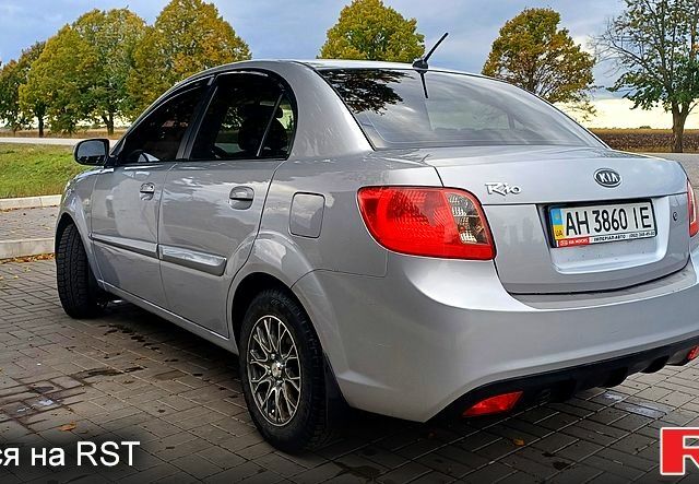 Серый Киа Рио, объемом двигателя 1.4 л и пробегом 69 тыс. км за 5699 $, фото 2 на Automoto.ua