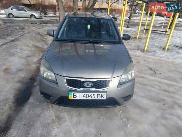 Серый Киа Рио, объемом двигателя 1.4 л и пробегом 271 тыс. км за 5000 $, фото 8 на Automoto.ua