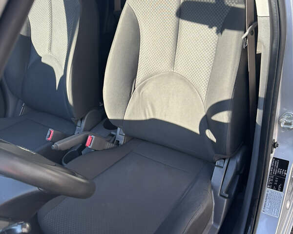 Серый Киа Рио, объемом двигателя 1.4 л и пробегом 138 тыс. км за 6000 $, фото 23 на Automoto.ua