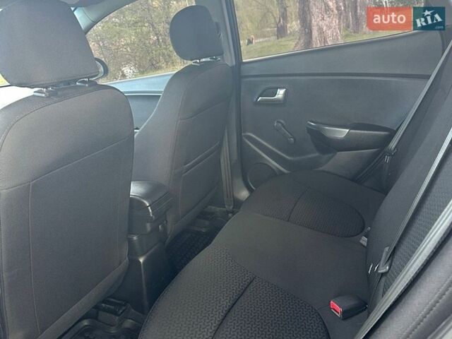 Серый Киа Рио, объемом двигателя 1.4 л и пробегом 155 тыс. км за 6700 $, фото 12 на Automoto.ua