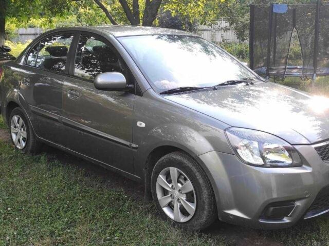 Сірий Кіа Ріо, об'ємом двигуна 1.4 л та пробігом 215 тис. км за 4994 $, фото 4 на Automoto.ua