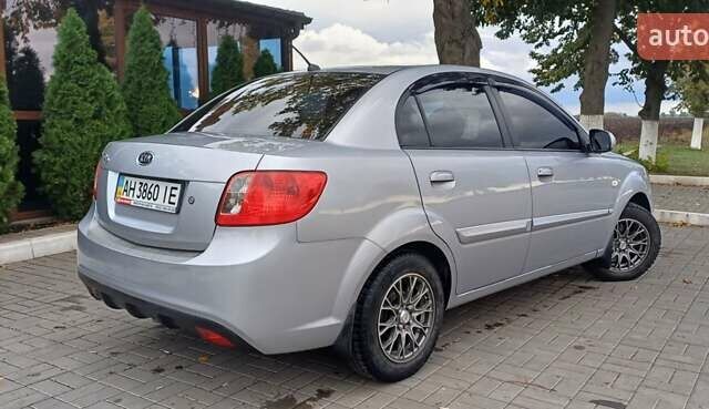 Серый Киа Рио, объемом двигателя 1.4 л и пробегом 69 тыс. км за 5699 $, фото 3 на Automoto.ua