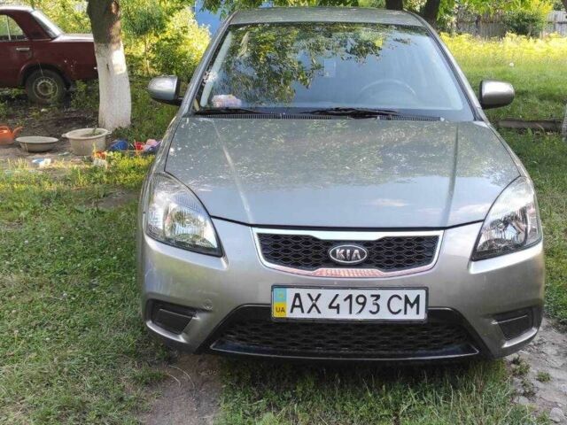 Сірий Кіа Ріо, об'ємом двигуна 1.4 л та пробігом 215 тис. км за 4994 $, фото 2 на Automoto.ua