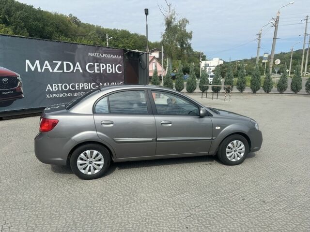 Сірий Кіа Ріо, об'ємом двигуна 1.4 л та пробігом 380 тис. км за 4510 $, фото 3 на Automoto.ua