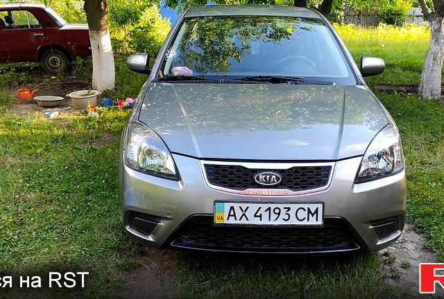 Серый Киа Рио, объемом двигателя 1.4 л и пробегом 215 тыс. км за 5200 $, фото 2 на Automoto.ua