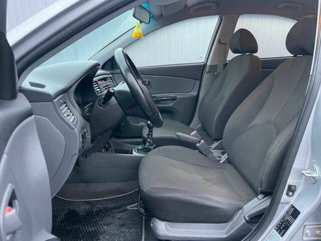 Серый Киа Рио, объемом двигателя 1.4 л и пробегом 168 тыс. км за 4590 $, фото 8 на Automoto.ua