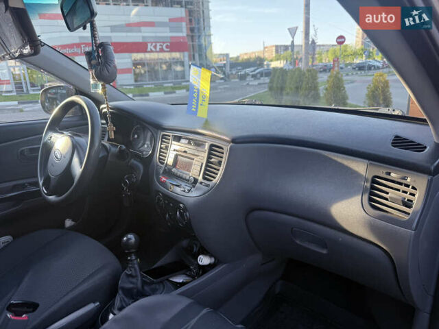 Серый Киа Рио, объемом двигателя 1.6 л и пробегом 296 тыс. км за 4699 $, фото 24 на Automoto.ua