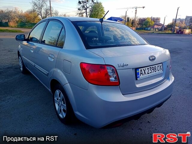 Сірий Кіа Ріо, об'ємом двигуна 1.4 л та пробігом 180 тис. км за 4699 $, фото 2 на Automoto.ua