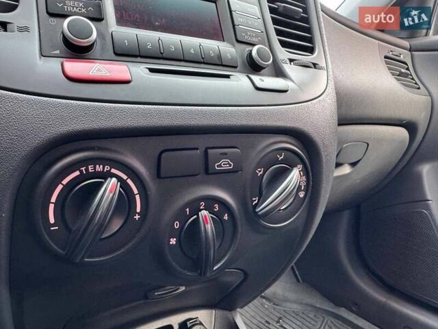 Серый Киа Рио, объемом двигателя 1.4 л и пробегом 89 тыс. км за 4900 $, фото 21 на Automoto.ua