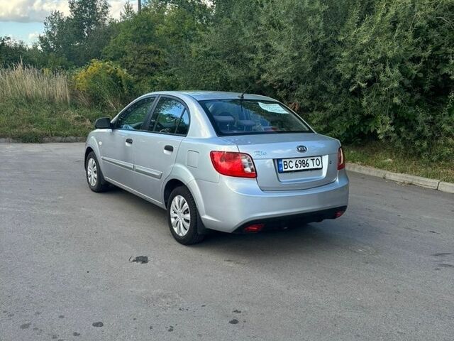 Серый Киа Рио, объемом двигателя 1.4 л и пробегом 89 тыс. км за 4300 $, фото 1 на Automoto.ua