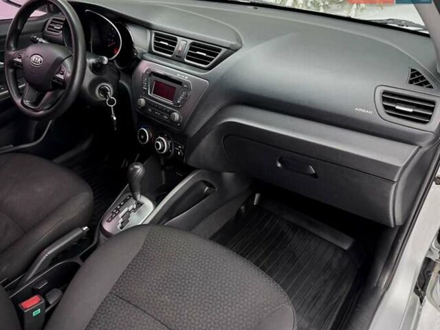 Серый Киа Рио, объемом двигателя 1.59 л и пробегом 180 тыс. км за 8950 $, фото 16 на Automoto.ua