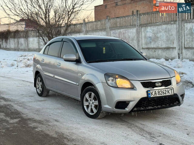 Серый Киа Рио, объемом двигателя 1.4 л и пробегом 228 тыс. км за 4550 $, фото 1 на Automoto.ua