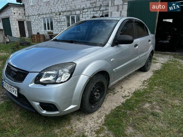 Сірий Кіа Ріо, об'ємом двигуна 1.4 л та пробігом 244 тис. км за 3000 $, фото 1 на Automoto.ua