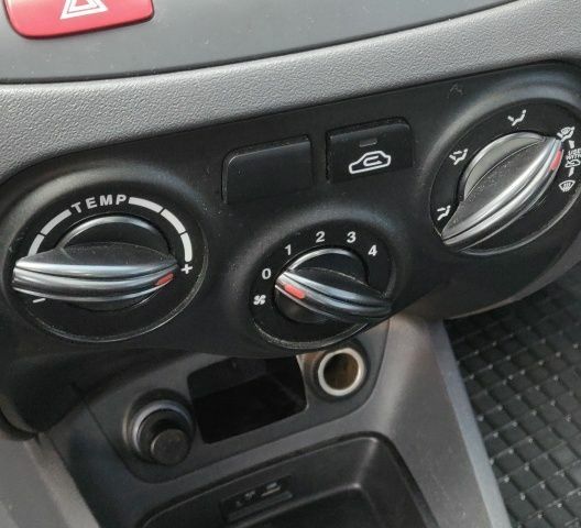 Сірий Кіа Ріо, об'ємом двигуна 1.4 л та пробігом 147 тис. км за 5500 $, фото 7 на Automoto.ua