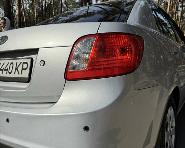 Серый Киа Рио, объемом двигателя 1.4 л и пробегом 120 тыс. км за 6300 $, фото 11 на Automoto.ua