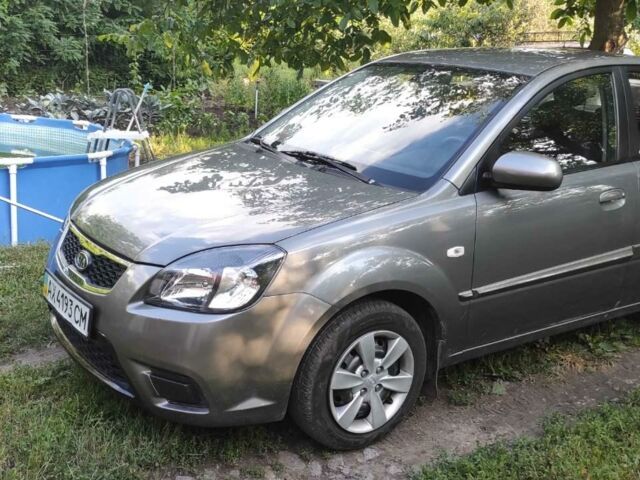 Сірий Кіа Ріо, об'ємом двигуна 1.4 л та пробігом 215 тис. км за 5200 $, фото 1 на Automoto.ua