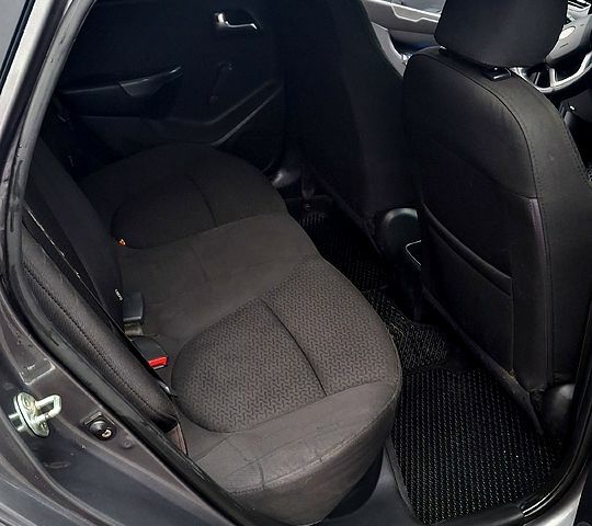 Серый Киа Рио, объемом двигателя 1.4 л и пробегом 243 тыс. км за 5700 $, фото 8 на Automoto.ua