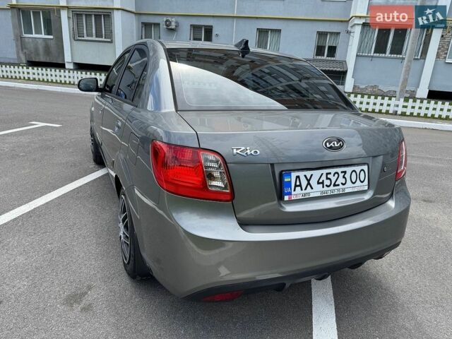 Серый Киа Рио, объемом двигателя 1.4 л и пробегом 195 тыс. км за 5250 $, фото 6 на Automoto.ua