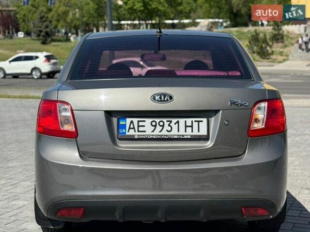 Серый Киа Рио, объемом двигателя 1.4 л и пробегом 135 тыс. км за 4999 $, фото 3 на Automoto.ua