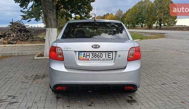 Серый Киа Рио, объемом двигателя 1.4 л и пробегом 69 тыс. км за 5699 $, фото 7 на Automoto.ua