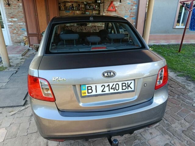 Серый Киа Рио, объемом двигателя 1.4 л и пробегом 160 тыс. км за 5116 $, фото 5 на Automoto.ua