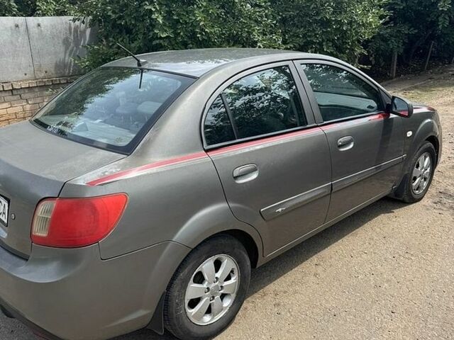 Серый Киа Рио, объемом двигателя 1.4 л и пробегом 92 тыс. км за 3700 $, фото 3 на Automoto.ua