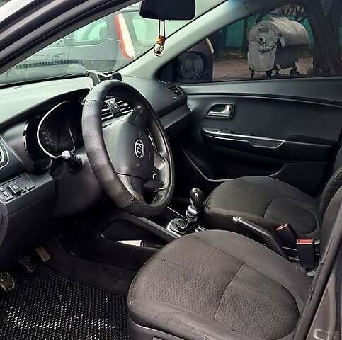 Сірий Кіа Ріо, об'ємом двигуна 1.4 л та пробігом 243 тис. км за 5700 $, фото 5 на Automoto.ua