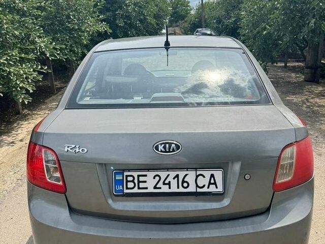 Серый Киа Рио, объемом двигателя 1.4 л и пробегом 92 тыс. км за 3700 $, фото 4 на Automoto.ua