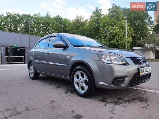 Серый Киа Рио, объемом двигателя 1.4 л и пробегом 226 тыс. км за 5200 $, фото 2 на Automoto.ua