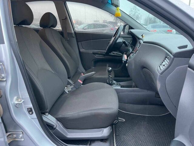 Серый Киа Рио, объемом двигателя 1.4 л и пробегом 168 тыс. км за 4590 $, фото 11 на Automoto.ua