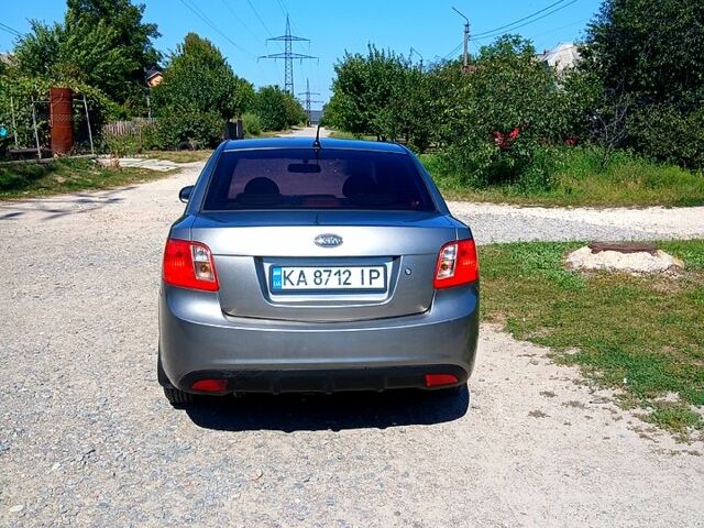 Серый Киа Рио, объемом двигателя 1.4 л и пробегом 235 тыс. км за 4000 $, фото 2 на Automoto.ua