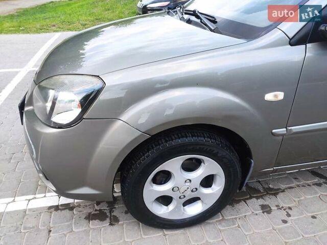 Серый Киа Рио, объемом двигателя 1.4 л и пробегом 226 тыс. км за 5200 $, фото 9 на Automoto.ua