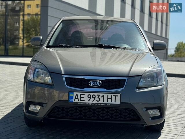 Серый Киа Рио, объемом двигателя 1.4 л и пробегом 135 тыс. км за 4999 $, фото 7 на Automoto.ua