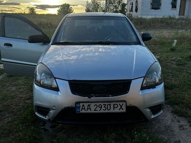 Сірий Кіа Ріо, об'ємом двигуна 1.4 л та пробігом 245 тис. км за 4000 $, фото 7 на Automoto.ua