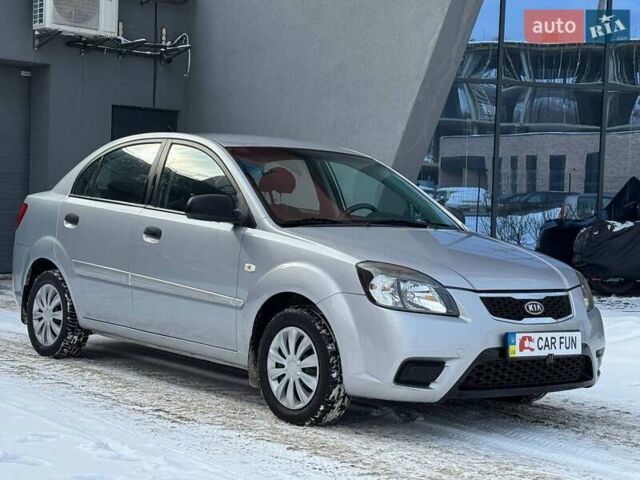 Серый Киа Рио, объемом двигателя 1.4 л и пробегом 89 тыс. км за 4900 $, фото 2 на Automoto.ua