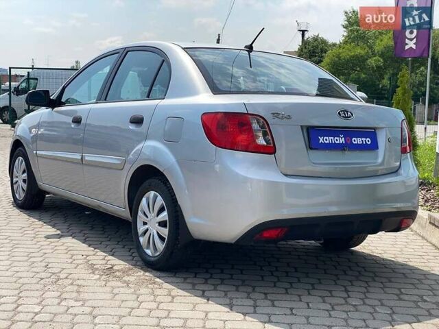 Серый Киа Рио, объемом двигателя 1.4 л и пробегом 80 тыс. км за 5000 $, фото 6 на Automoto.ua
