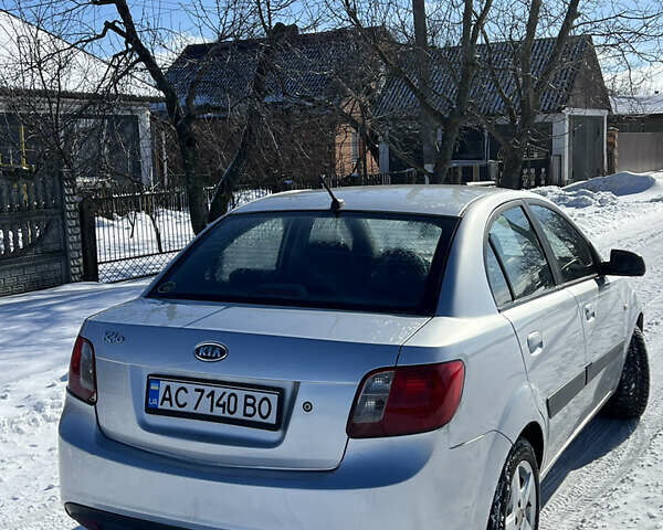 Серый Киа Рио, объемом двигателя 1.4 л и пробегом 196 тыс. км за 4500 $, фото 3 на Automoto.ua