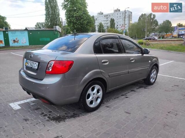 Серый Киа Рио, объемом двигателя 1.4 л и пробегом 226 тыс. км за 5200 $, фото 5 на Automoto.ua