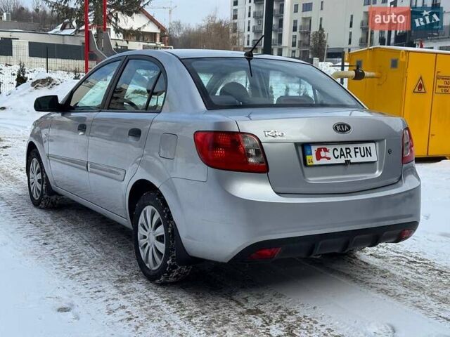Серый Киа Рио, объемом двигателя 1.4 л и пробегом 89 тыс. км за 4900 $, фото 7 на Automoto.ua
