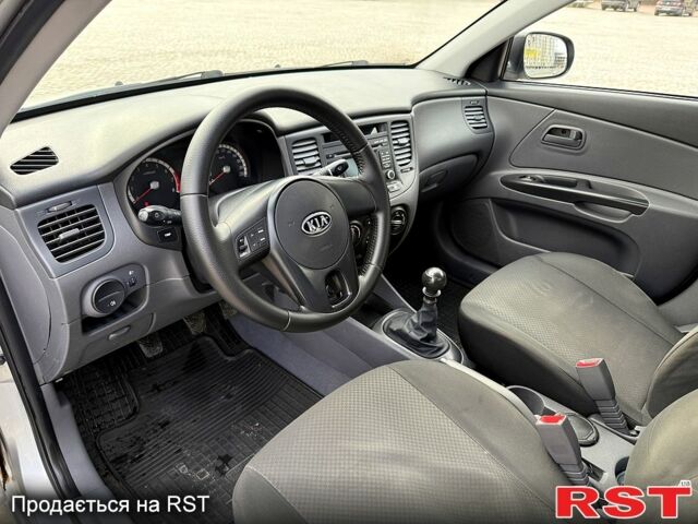Серый Киа Рио, объемом двигателя 14 л и пробегом 172 тыс. км за 4950 $, фото 8 на Automoto.ua