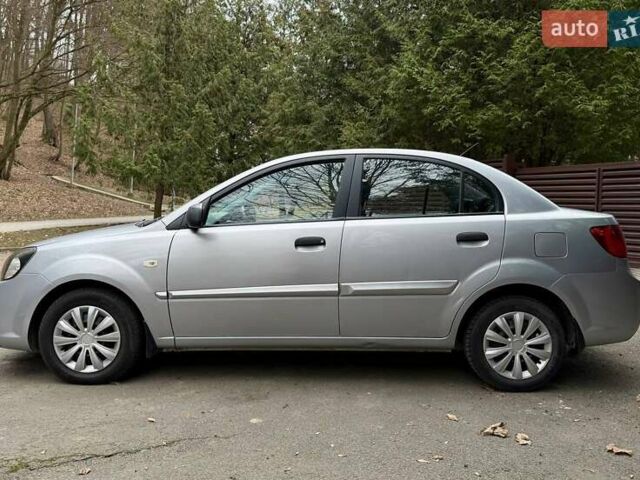 Серый Киа Рио, объемом двигателя 1.4 л и пробегом 89 тыс. км за 4200 $, фото 4 на Automoto.ua
