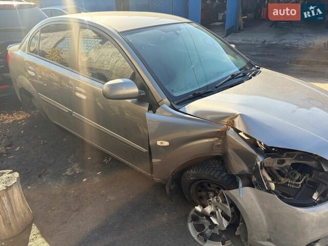 Сірий Кіа Ріо, об'ємом двигуна 1.4 л та пробігом 260 тис. км за 1500 $, фото 1 на Automoto.ua